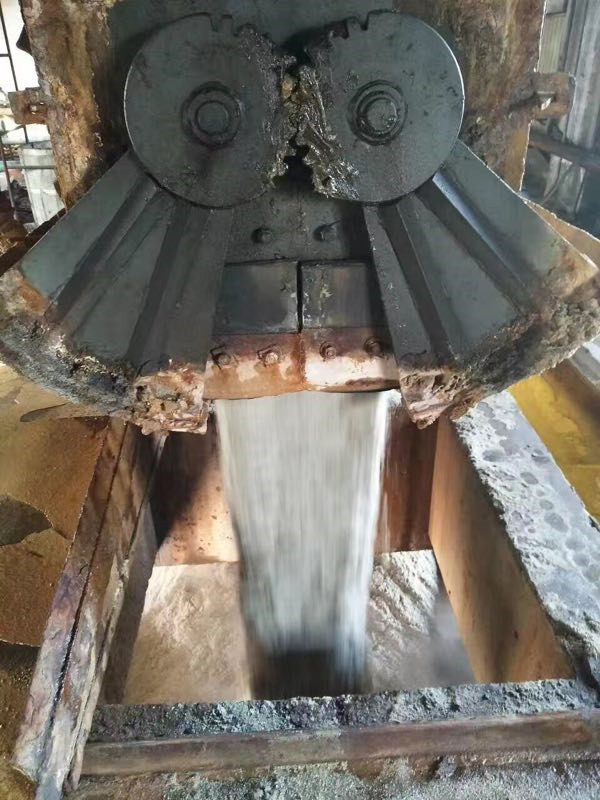 重慶鋼廠(chǎng)電液動(dòng)鄂式閘門(mén)